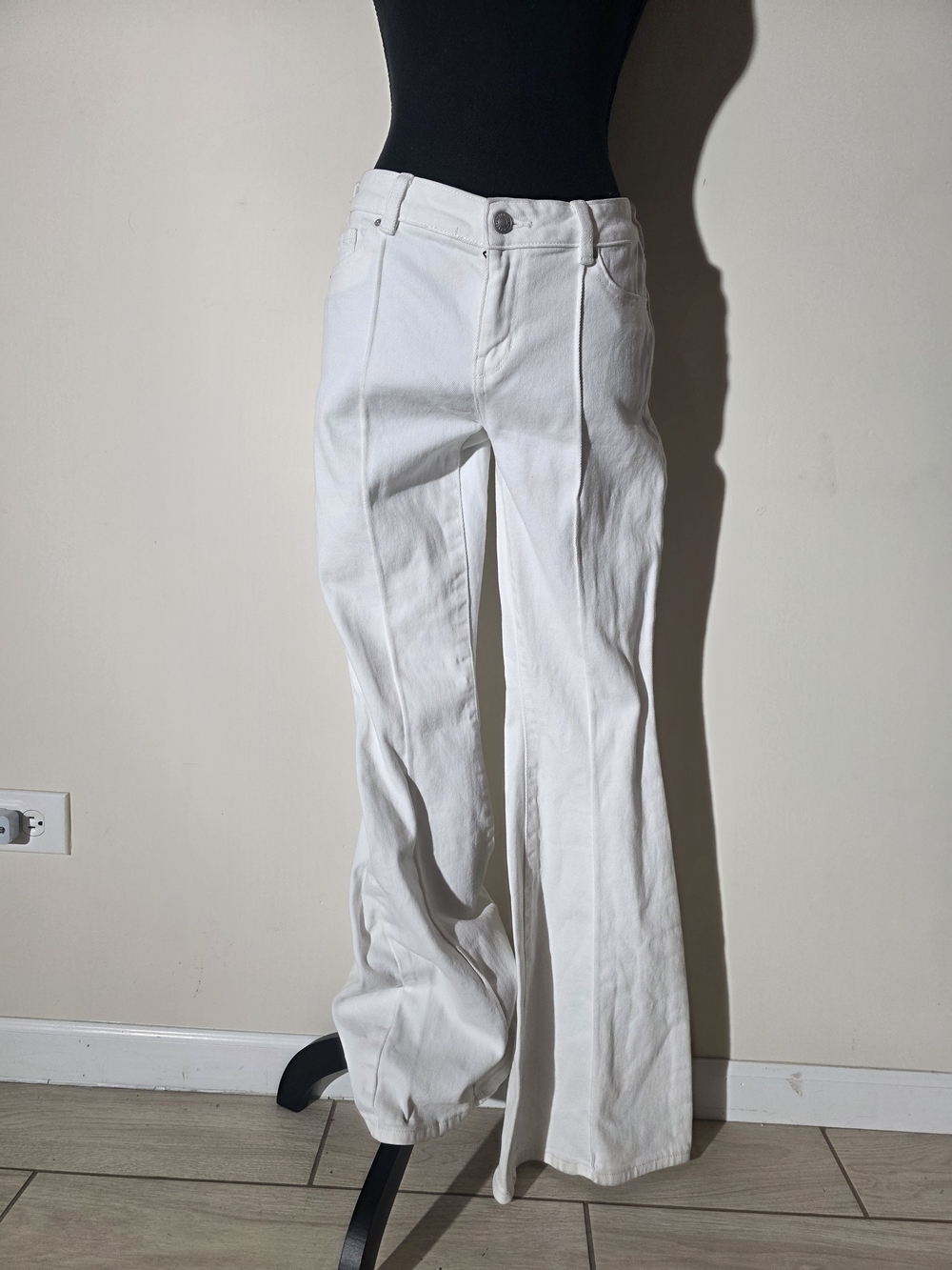 Women's Pacsun White Stretch Low Rise Flare (Size 28)
